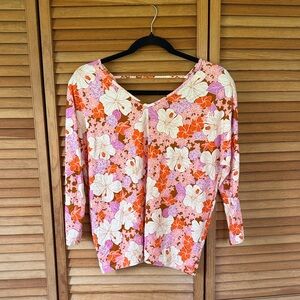 NWT Ava sky retro bloom top